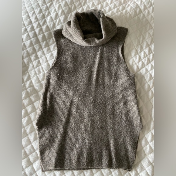 Aritzia sleeveless turtleneck sweater - Picture 6 of 6